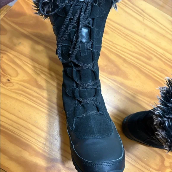 The North Face Black Winter Boots with Fur Trim - Picture 7 of 14
